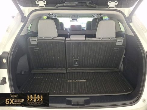 Used 2023 Toyota Highlander LE FWD image 34