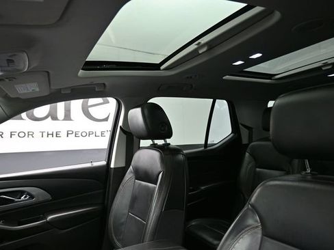 Used 2021 Chevrolet Traverse LT w/ LT Premium Package image 17