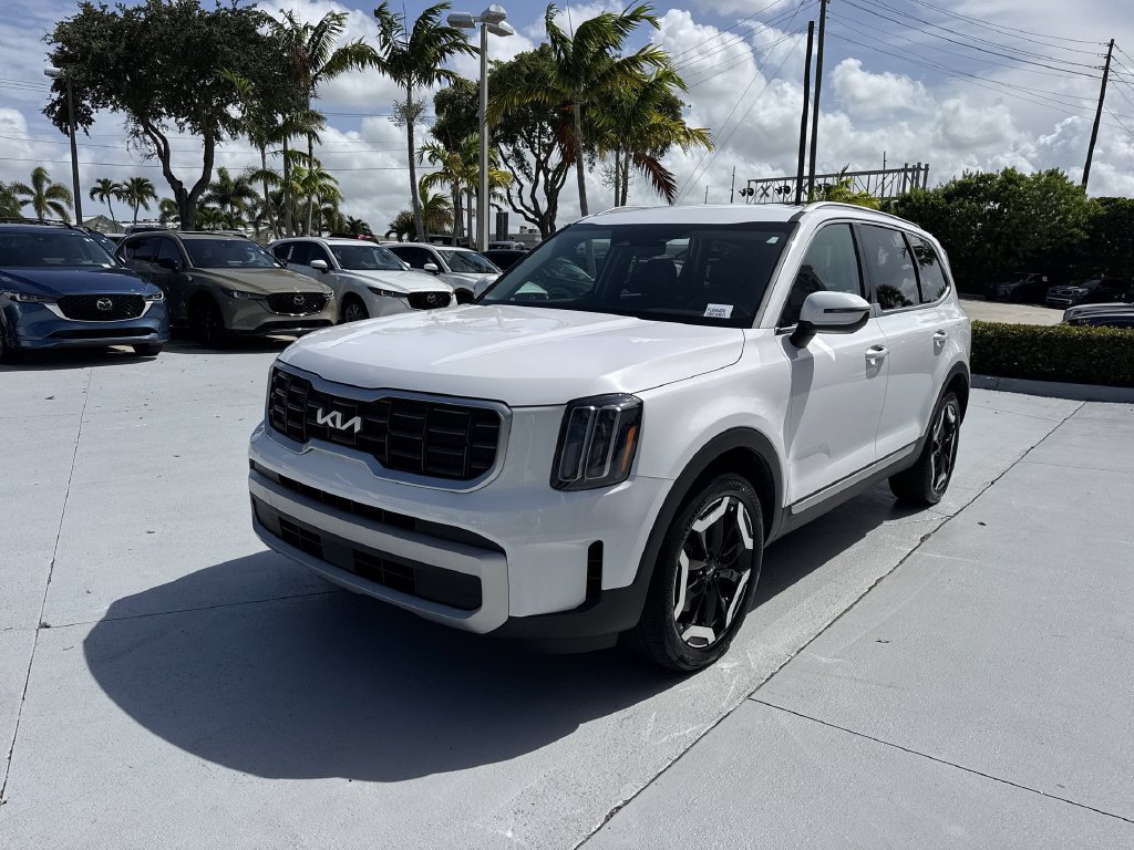 Used 2024 Kia Telluride S FWD image 9