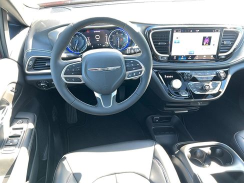 New 2026 Chrysler Pacifica Select FWD image 15