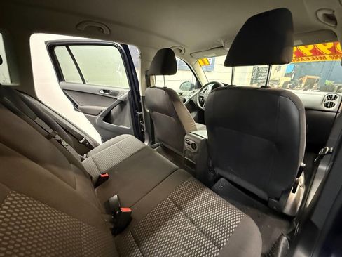 Used 2011 Volkswagen Tiguan SE FWD image 11