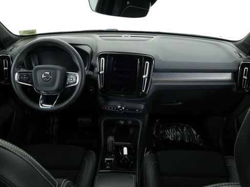 Certified 2022 Volvo XC40 T5 R-Design w/ Advanced Package AWD/4WD image 7