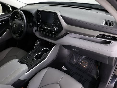 Used 2020 Toyota Highlander XLE image 46