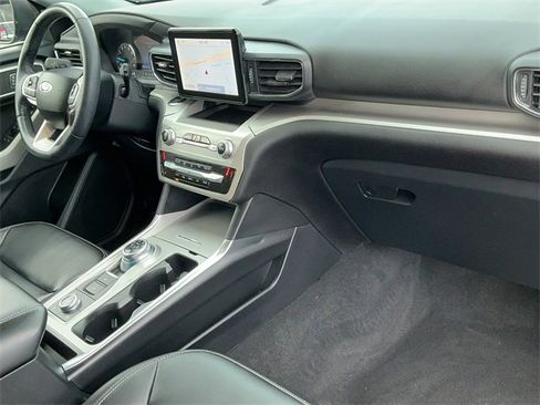 Used 2022 Ford Explorer XLT w/ Equipment Group 202A image 22