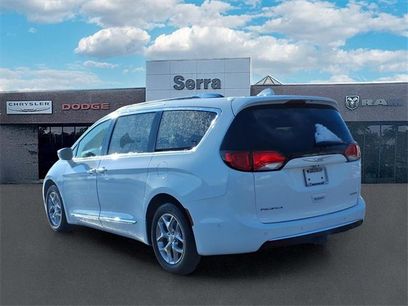 Used 2019 Chrysler Pacifica Limited w/ Advanced Safetytec Group