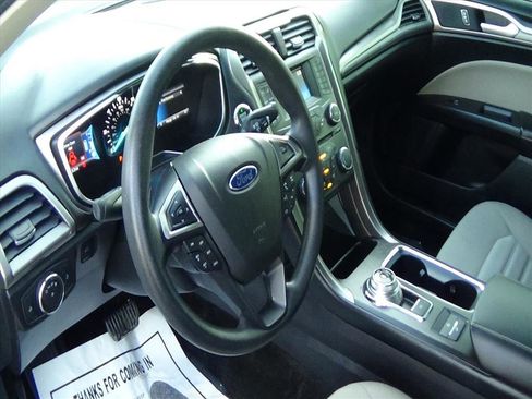 Used 2018 Ford Fusion S image 18