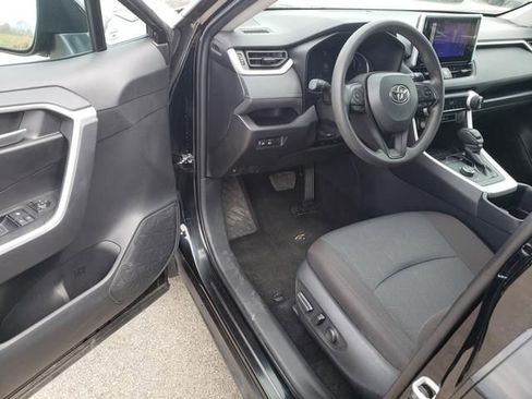 Used 2025 Toyota RAV4 XLE AWD/4WD image 10