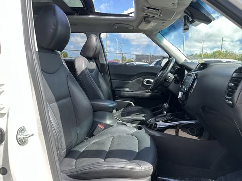 Used 2016 Kia Soul ! w/ Premium Package image 25