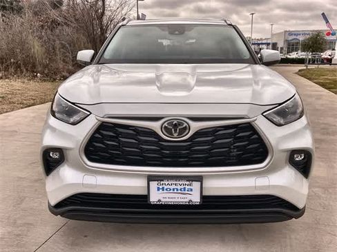Used 2024 Toyota Highlander XLE image 7