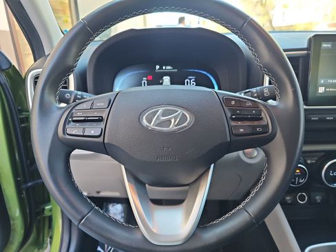 Used 2024 Hyundai Venue SEL FWD image 19