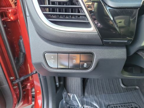 Certified 2025 Kia Seltos S FWD image 27