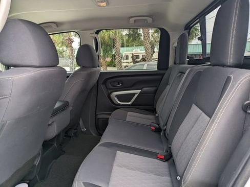 Used 2022 Nissan Titan SV RWD image 14