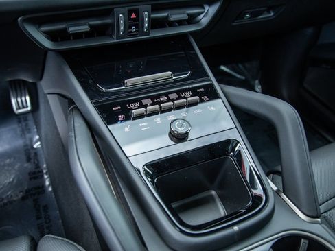 Used 2026 Porsche Cayenne Turbo AWD/4WD image 19