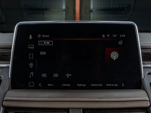 Used 2023 GMC Yukon XL SLT w/ SLT Premium Package image 25