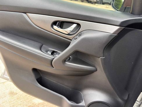 Used 2015 Nissan Rogue SV AWD/4WD image 18