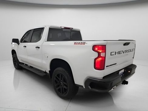 Used 2026 Chevrolet Silverado 1500 LT Trail Boss w/ Convenience Package II AWD/4WD image 5