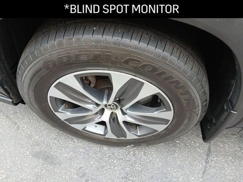 Used 2022 Toyota Highlander XLE image 10