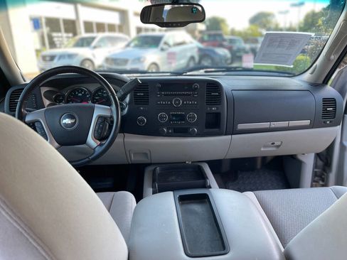 Used 2007 Chevrolet Silverado 2500 LT w/ 2LT Audio Package image 11