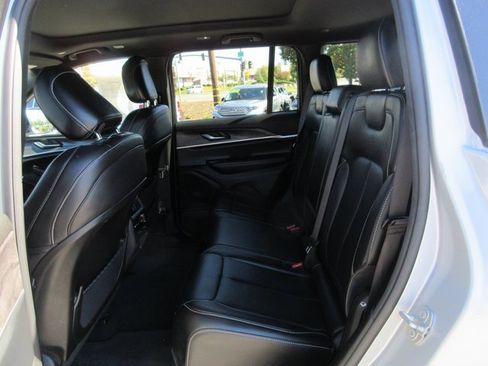 Used 2024 Jeep Grand Cherokee Limited image 26