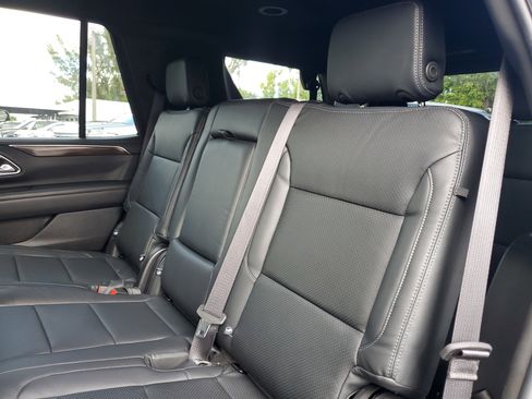 Used 2023 GMC Yukon SLE w/ Gmc Pro Safety Plus Package image 16