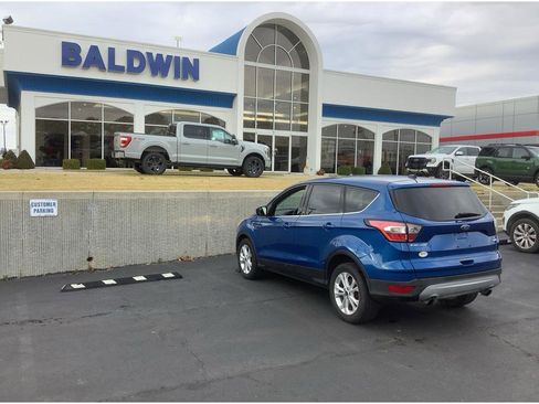 Used 2017 Ford Escape SE image 5