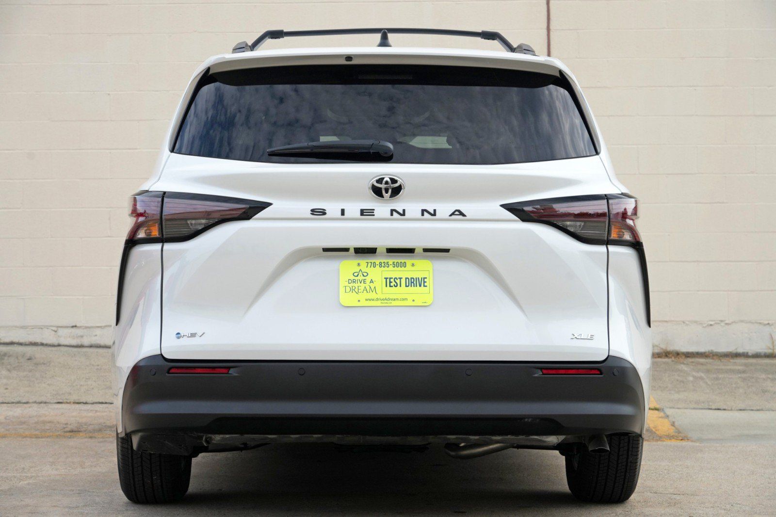 Used 2026 Toyota Sienna XLE FWD image 11