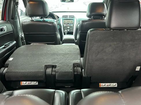 Used 2014 Ford Explorer XLT w/ Equipment Group 202A image 10