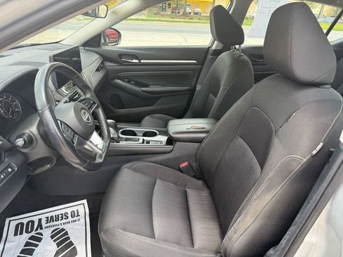 Used 2023 Nissan Altima 2.5 SV w/ SV Premium Package FWD image 11
