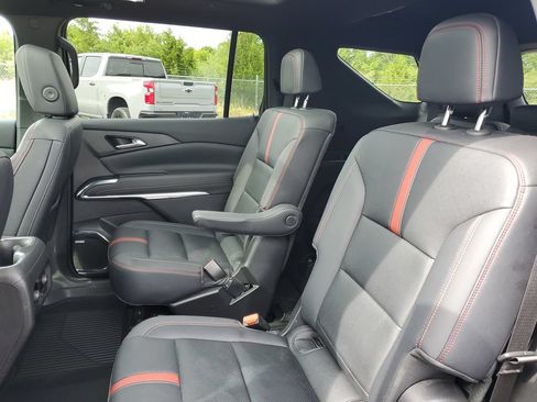 Used 2024 Chevrolet Traverse RS AWD/4WD image 28
