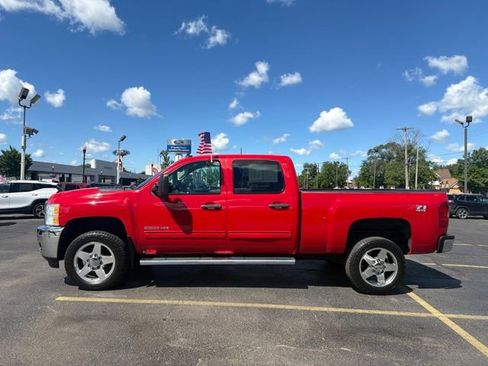 Used 2014 Chevrolet Silverado 2500 LT w/ Interior Plus Package AWD/4WD image 4