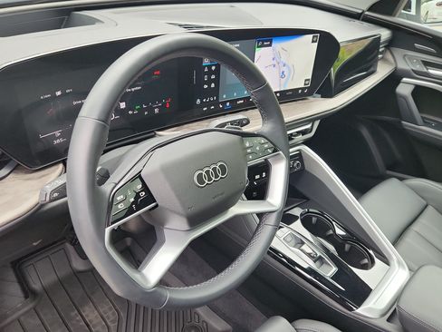 Used 2025 Audi Q5 Premium Plus w/ Premium Plus AWD/4WD image 11