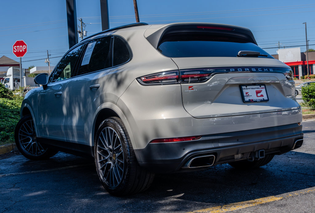 Used 2023 Porsche Cayenne w/ Premium Package AWD/4WD image 22
