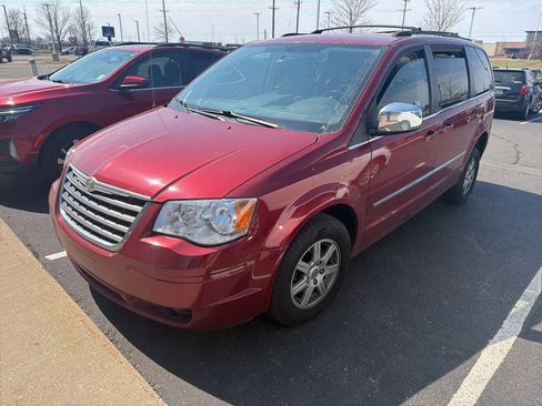 Used 2010 Chrysler Town & Country Touring Plus w/ Safetytec Group image 3