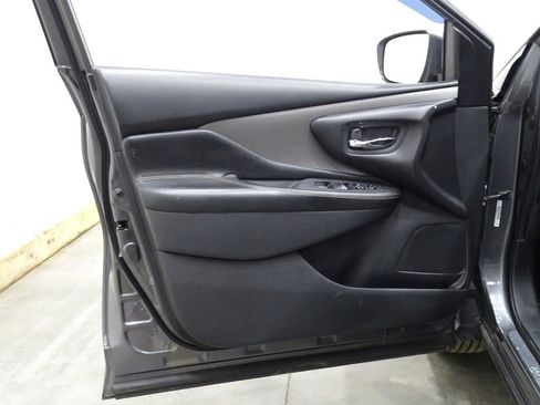 Used 2019 Nissan Murano S image 16