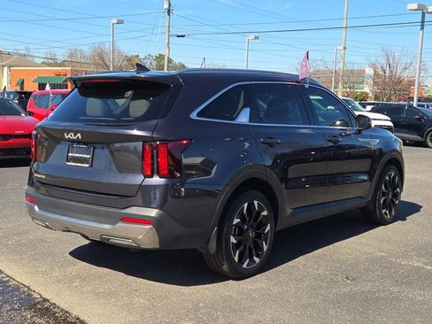 Used 2025 Kia Sorento EX w/ Panoramic Sunroof Package image 6