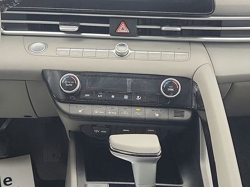 Certified 2023 Hyundai Elantra SEL w/ Convenience Package FWD image 17