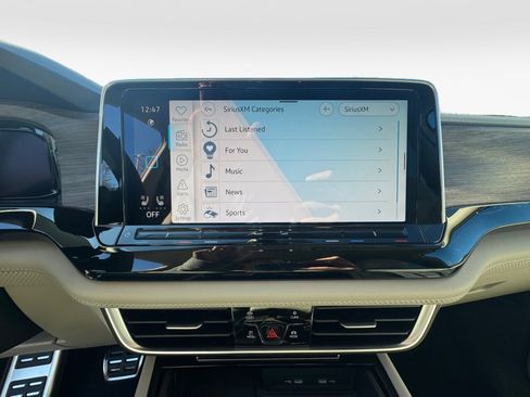 Used 2024 Volkswagen Atlas SEL Premium R-Line image 17