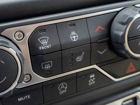 Used 2022 Jeep Wrangler Unlimited Sahara w/ Cold Weather Group image 27