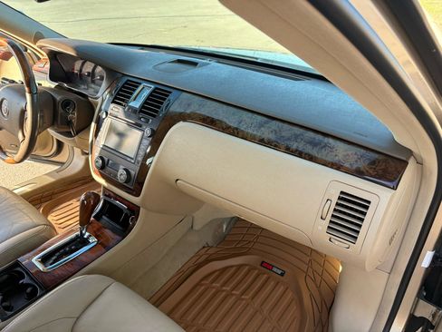 Used 2006 Cadillac DTS Performance image 31