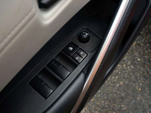 Used 2022 Toyota Corolla Cross LE image 14