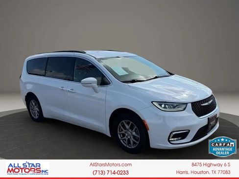Used 2022 Chrysler Pacifica Touring FWD image 1