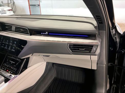 Used 2023 Audi e-tron Chronos w/ Chronos Package image 17