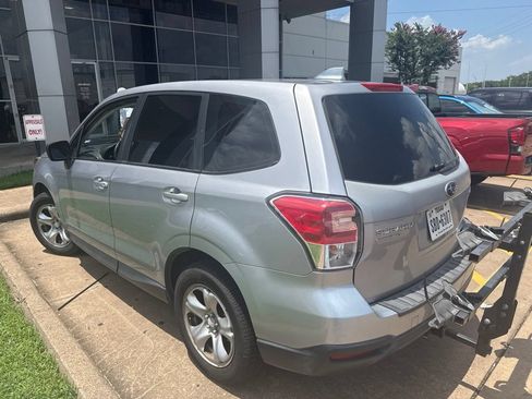 Used 2017 Subaru Forester 2.5i AWD/4WD image 2