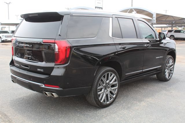 Used 2025 GMC Yukon Denali Ultimate w/ LPO, Floor Liner Package AWD/4WD image 3