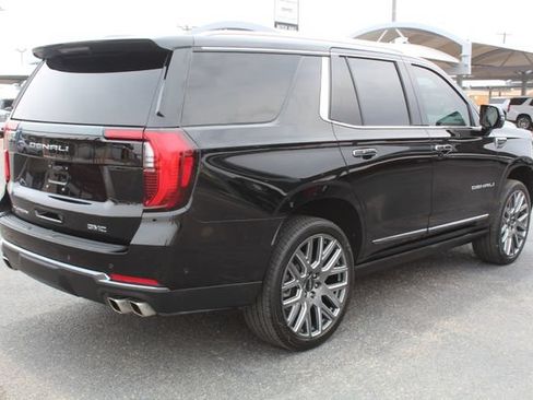 Used 2025 GMC Yukon Denali Ultimate w/ LPO, Floor Liner Package AWD/4WD image 3