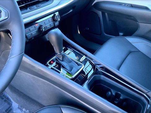 Certified 2024 Jeep Compass Limited w/ Sun and Sound Group image 15