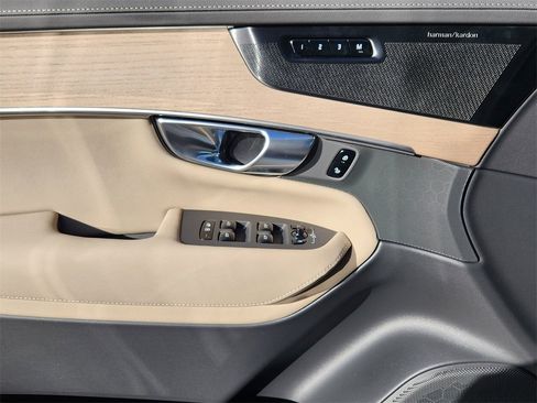 New 2026 Volvo XC90 B6 Plus w/ Protection Package Premier image 3