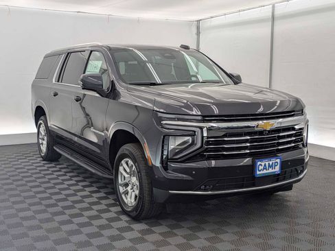 New 2026 Chevrolet Suburban LT image 8