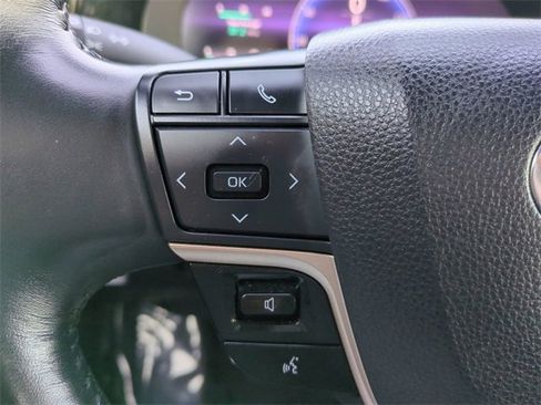 Used 2023 Toyota Crown XLE image 23