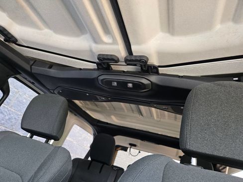 Used 2024 Jeep Wrangler Unlimited AWD/4WD image 33